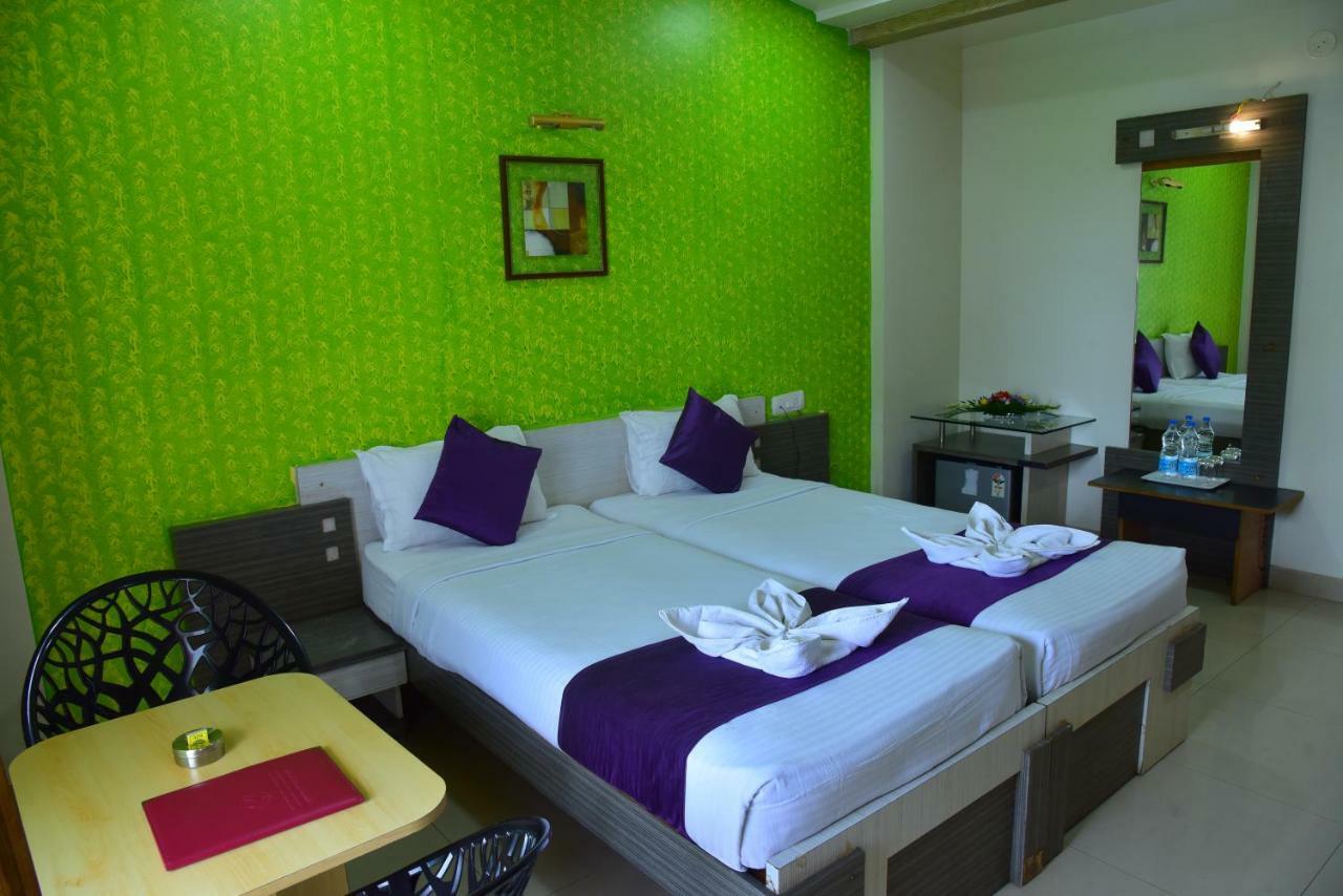 Palette - Spring Hills Resort Pirangut Bagian luar foto
