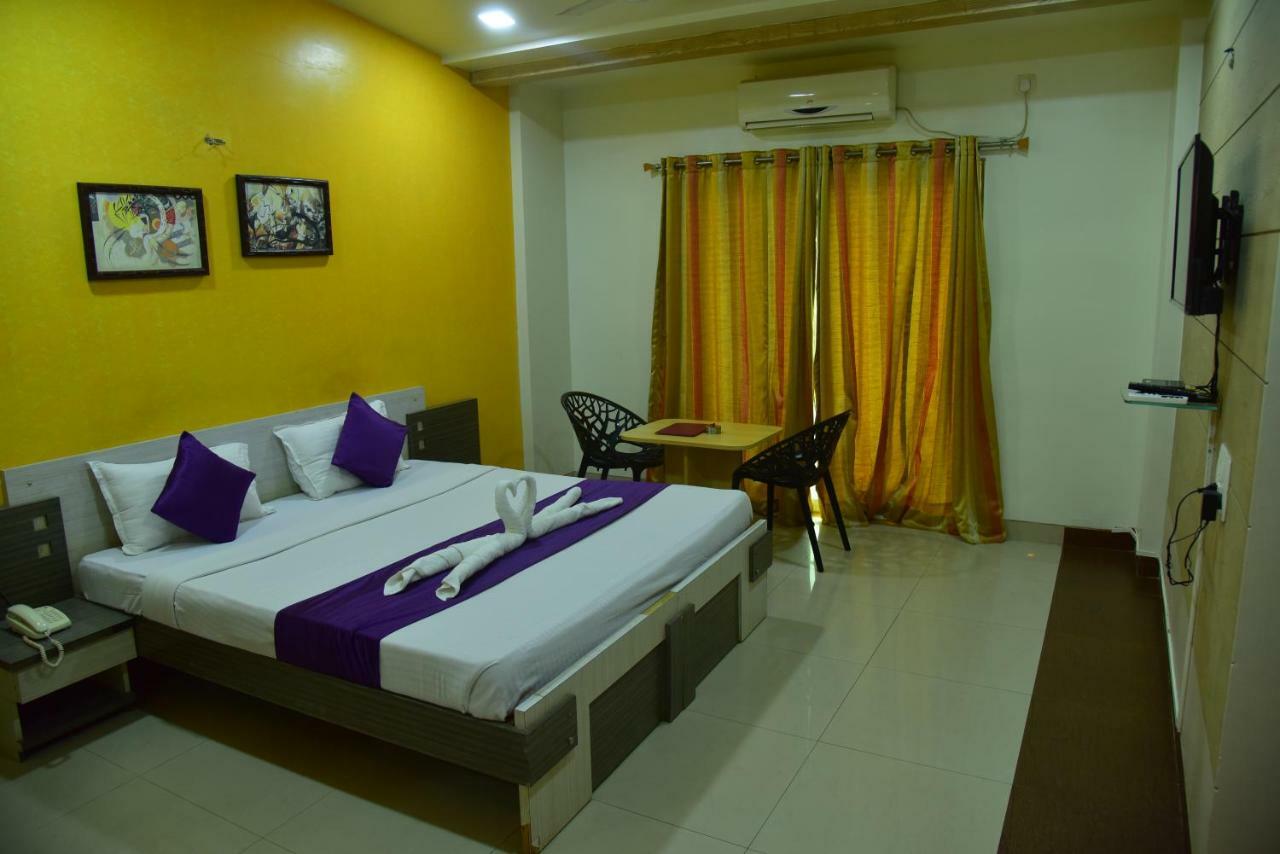 Palette - Spring Hills Resort Pirangut Bagian luar foto