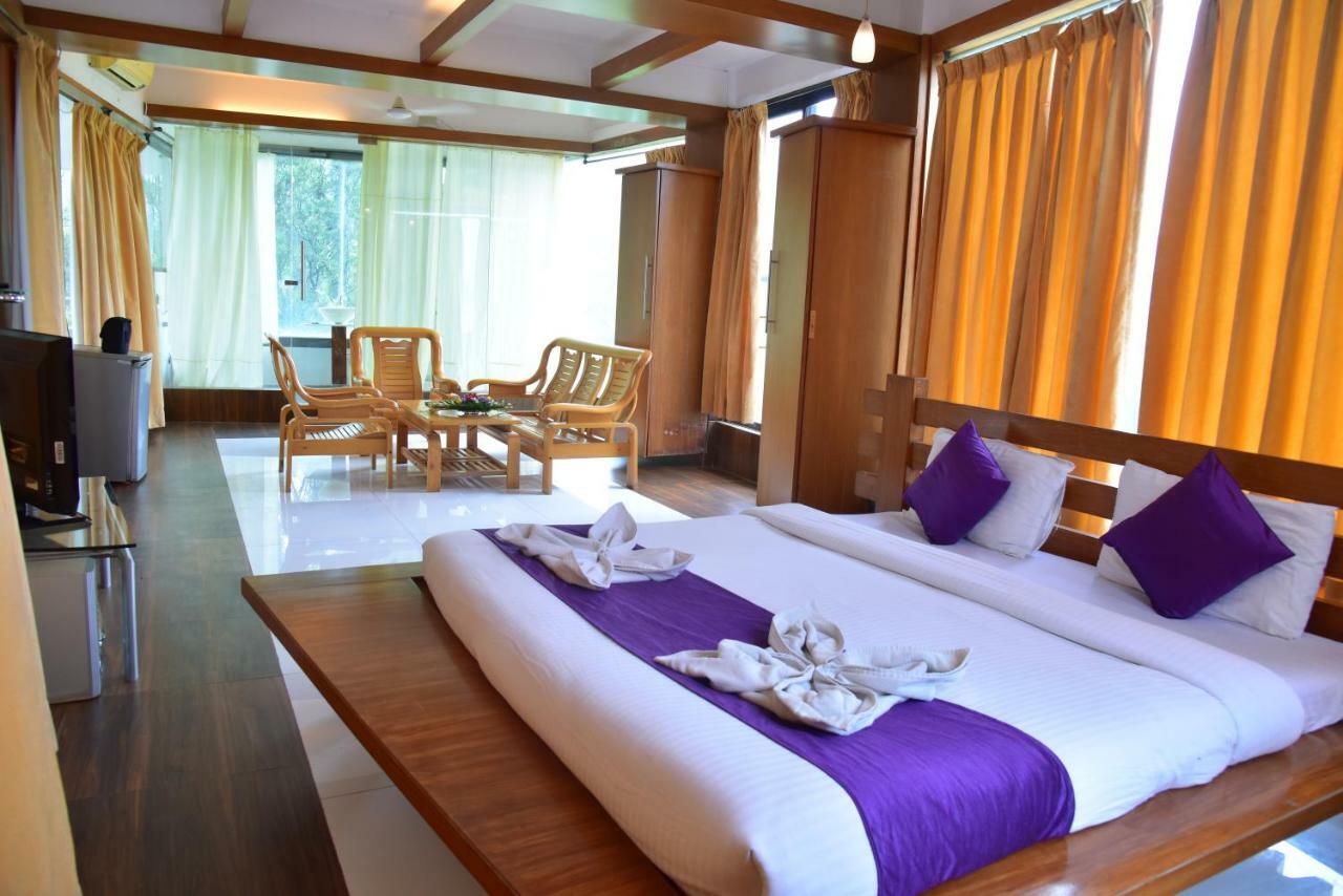 Palette - Spring Hills Resort Pirangut Bagian luar foto