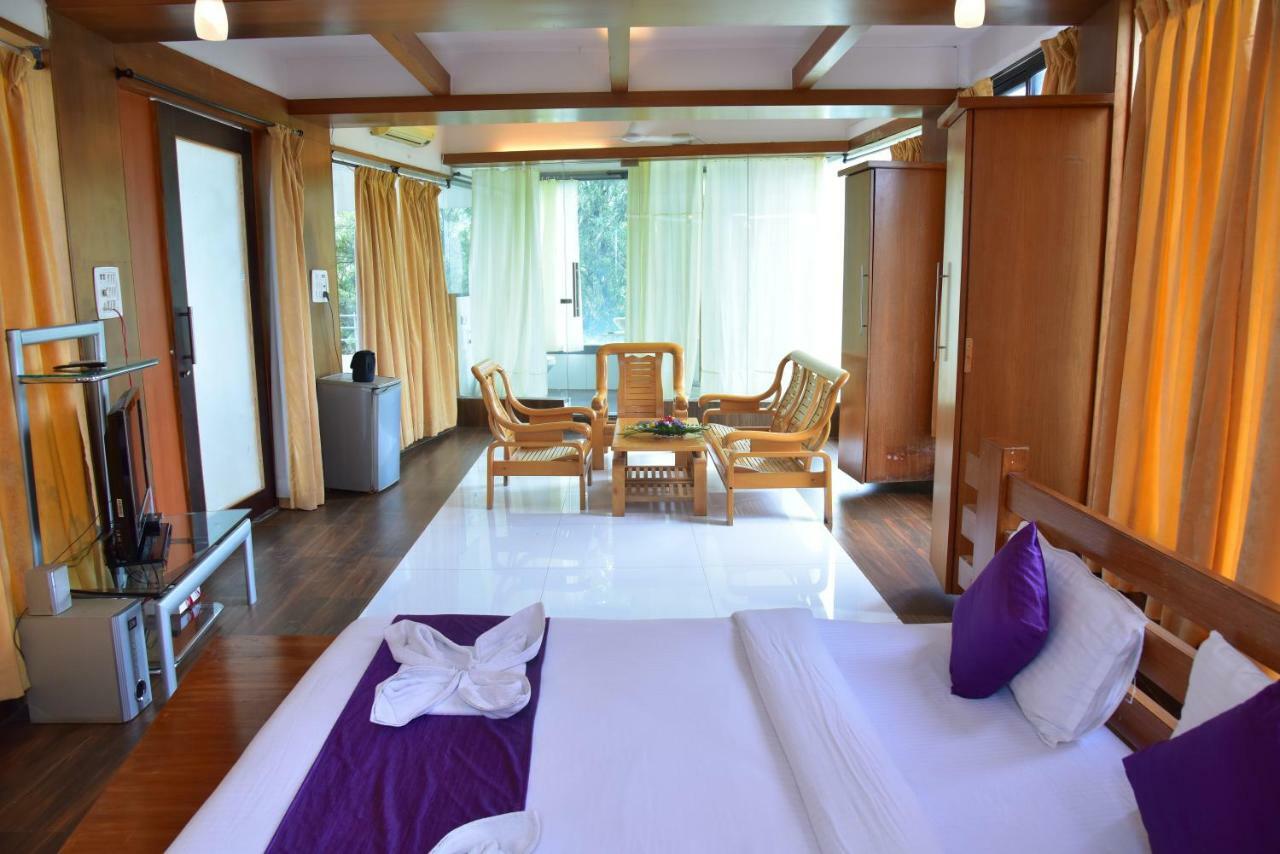 Palette - Spring Hills Resort Pirangut Bagian luar foto